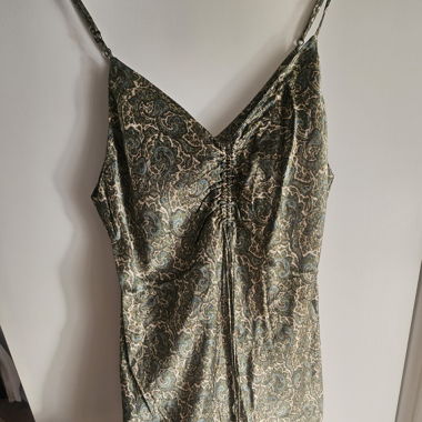 Robe Zara à motif vert olive taille XL