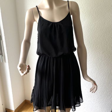 GUESS Black Pleated Mini Dress – XS
