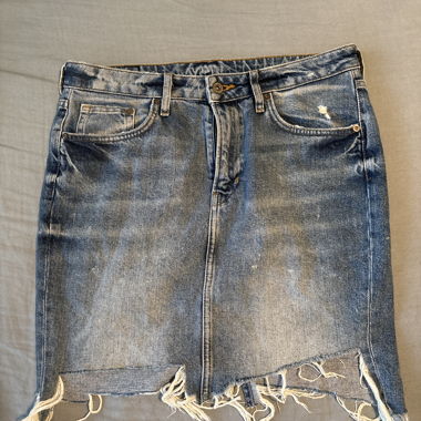 Jeansrock mit ausgefranstem Saum