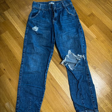 Jeans avec des déchirures