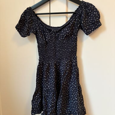 BERSHKA geblümtes Kleid Gr. S Blau Blumenmuster