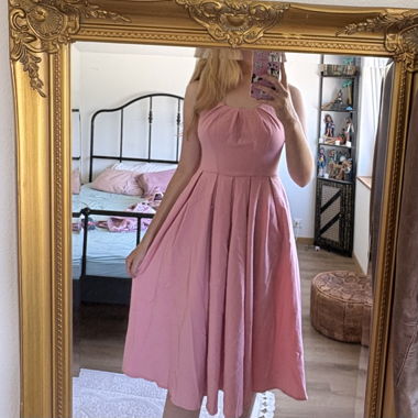 Rosa ärmelloses Kleid