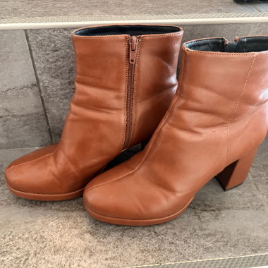Stivaletto con tacco marrone
