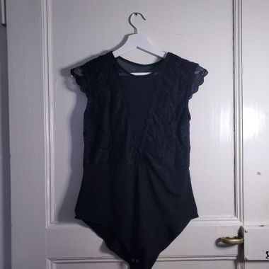 Body noir col en V transparent
