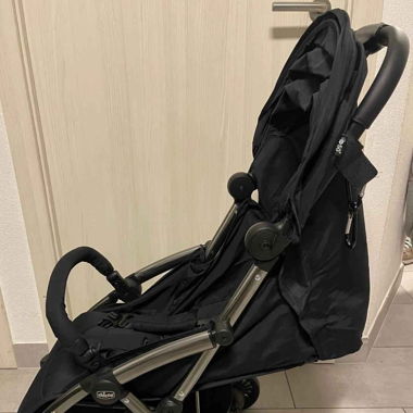 Poussette chicco légère compacte et confortable 