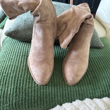 Beige suede boots Jenny Fairy