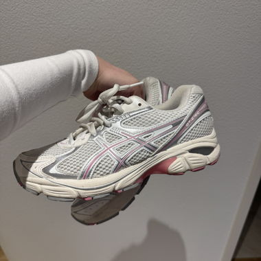 Asics rose