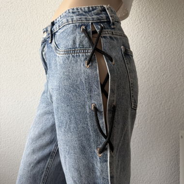 Mom-Jeans con lacci sui lati