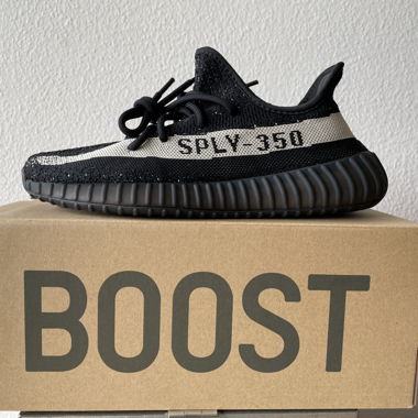 Adidas Yeezy Boost 350 V2 colore Nero/Bianco