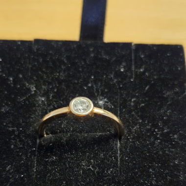 Solitary Fingerring