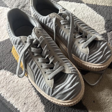 Baskets Puma grises bleues à plateforme