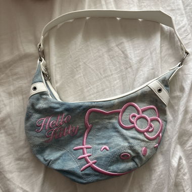 Hello kitty shoulder bag (Sanrio x Bershka)