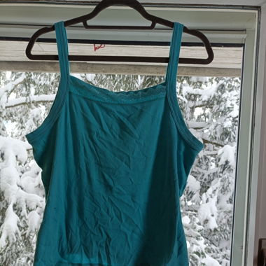 Tank top mit rüschen vorne 