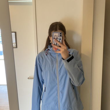 Blaue Regenjacke 