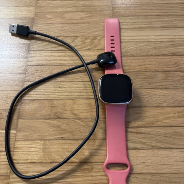 Fitness Smartwatch mit Ladekabel