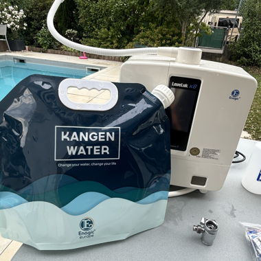Leveluk K8 device with accessories