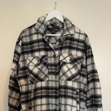 Schwarz-Weiss karierte Übergangsjacke