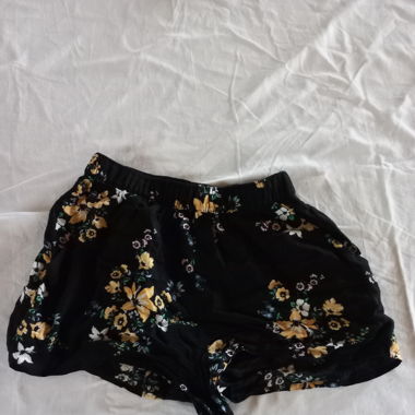 Kurze Stoffhose mit Hosentaschen