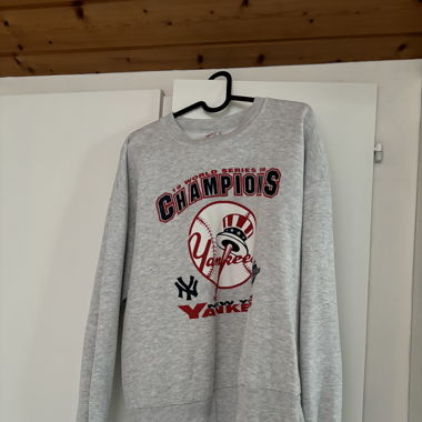 grey vintage sweater🐞