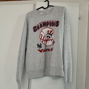 grey vintage sweater🐞