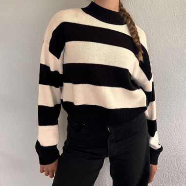 Gestreifter Pullover schwarz und weiss