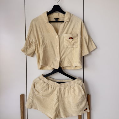 Set pigiama Ellesse con camicia e shorts