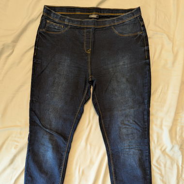 Jean Bleu Foncé pour Femme avec Détails Brodés