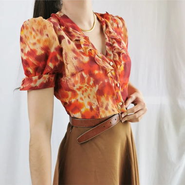 Blouse courte en soie vintage à volants et motif floral en feu