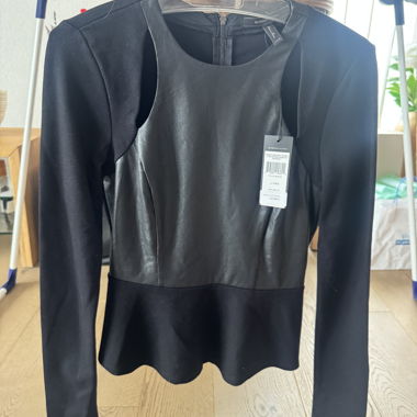 BCBGMAXAZRIA Schwarzes Langarm-Top