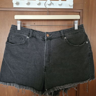 Schwarze Jeansshorts