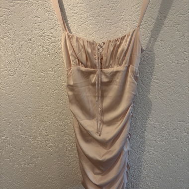 Robe satinée rose