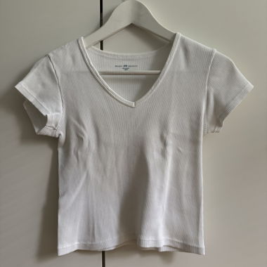 Geripptes weisses Baby Tee Brandy Melville
