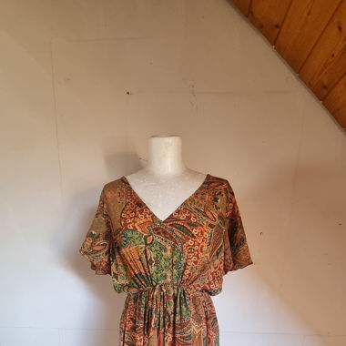 Farbiges Kleid