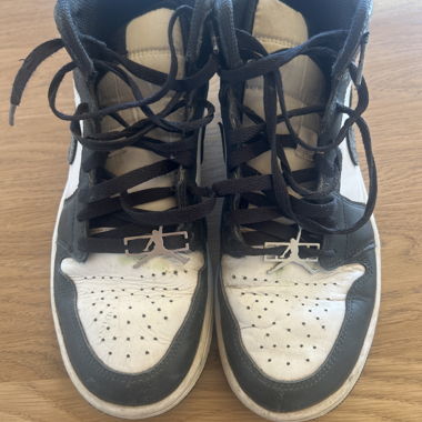 Sneakers alte Nike Air Jordan nere e bianche