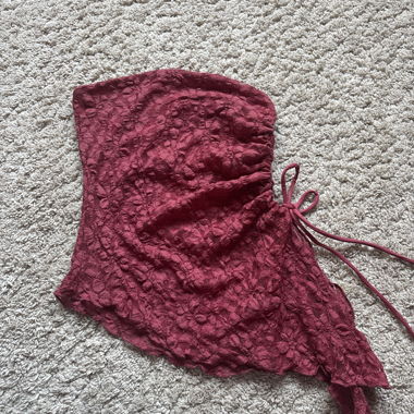 Top bustier corto in pizzo bordeaux