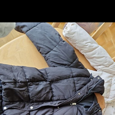 Pufferjacke mit Fell an Kaputze