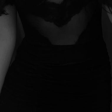 schwarzes Kleid