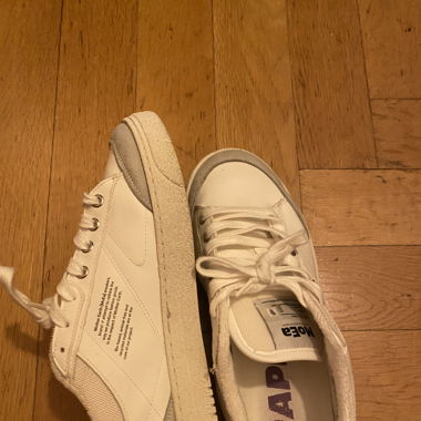MoEa vegan white sneakers