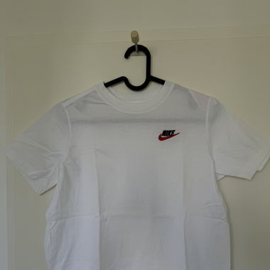 T-shirt nike
