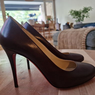 Louboutin bout rond bordeau