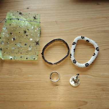 Jewellery pieces, shipping included