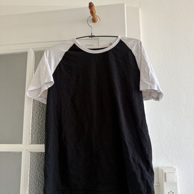 T-shirt raglan noir et blanc