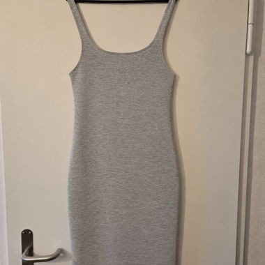 Enges Kleid Grau