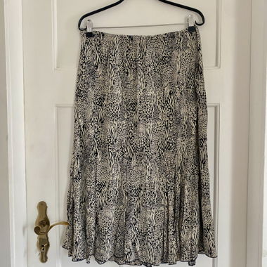 Midirock mit Animalprint, schwarz-weiss