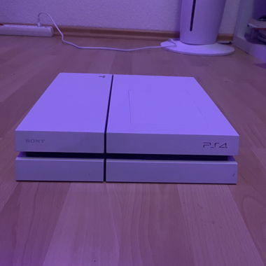 PS4 und Controller und Games