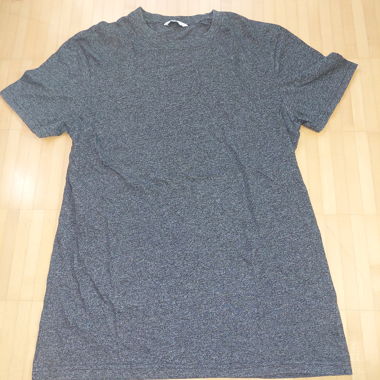 Grauweisses Shirt