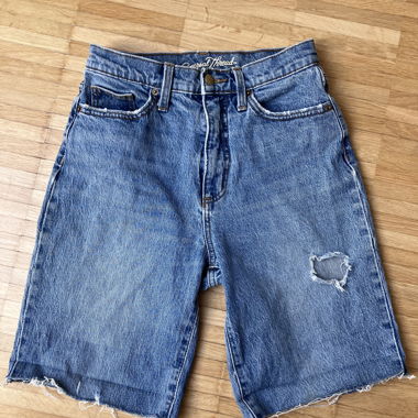 ripped cutoff jorts
