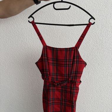 Kleid rot Karomuster