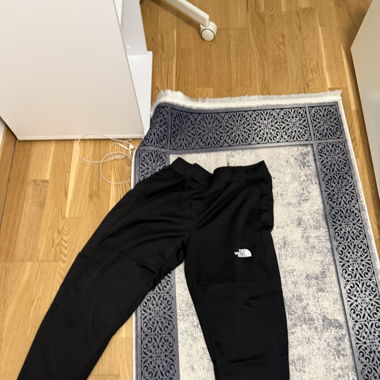 beide trainerhosen für 33 fr