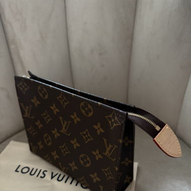 Louis Vuitton Poche Toilette